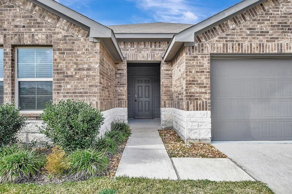 4 bed, 2.0 bath, 1814 sqft, $2,150 — Photo 3
