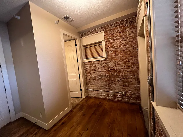 2934 Leavenworth St — Photo 100