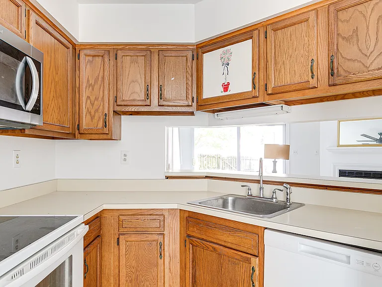 7826 Fitzgerald Ct — Photo 14