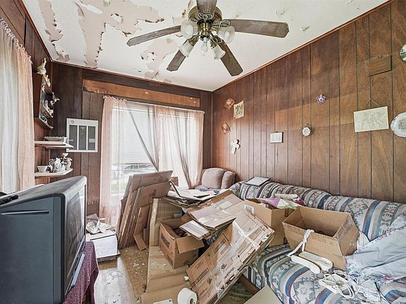2nd image of 207 W Jackson St