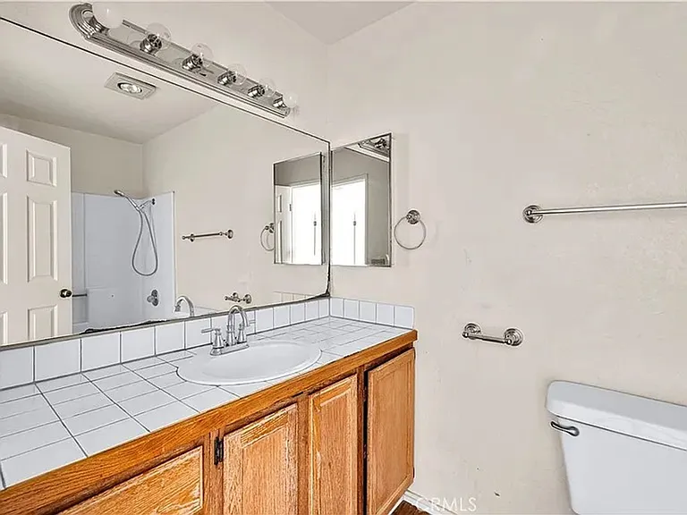 5464 Mariposa Ave — Photo 6