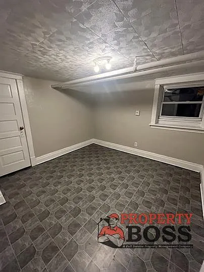 4515 Magoun Ave #B — Photo 2