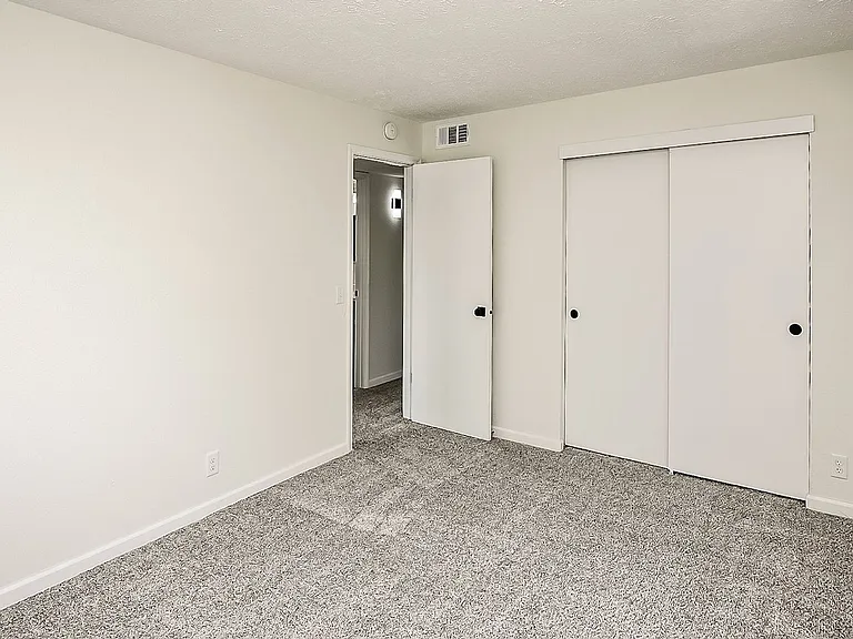 CB 12 — Photo 12