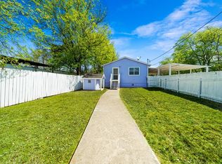 220 W Davis St, Kerrville, TX 78028