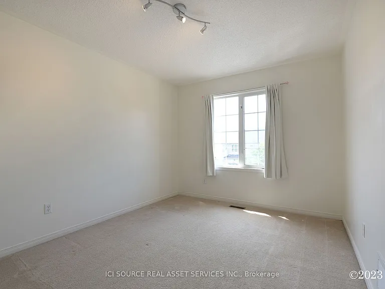 2 Waterton Cres — Photo 20