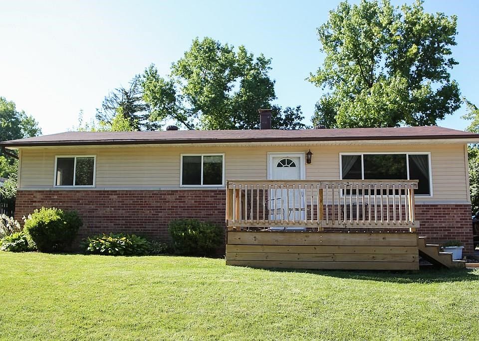 1st image of 3323 Redwood Dr