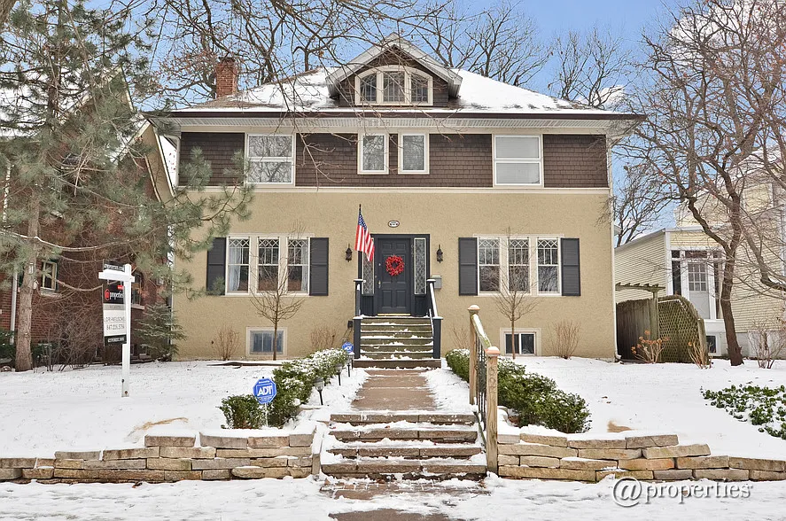 627 Forest Ave photo 1