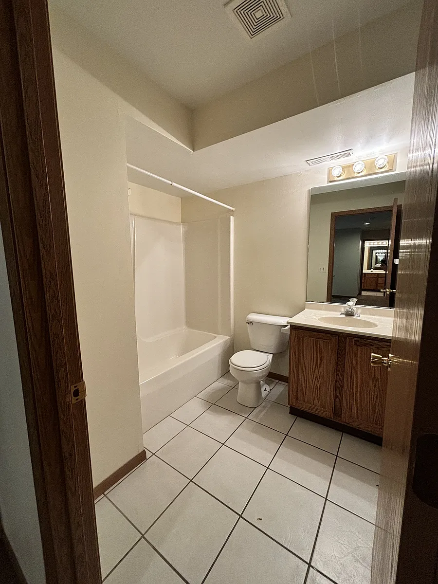 Building Photo - 1041 Minns Dr #3