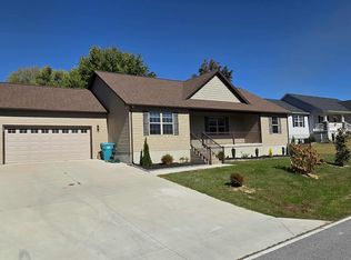 32 Capitol Dr, Crossville, TN 38555