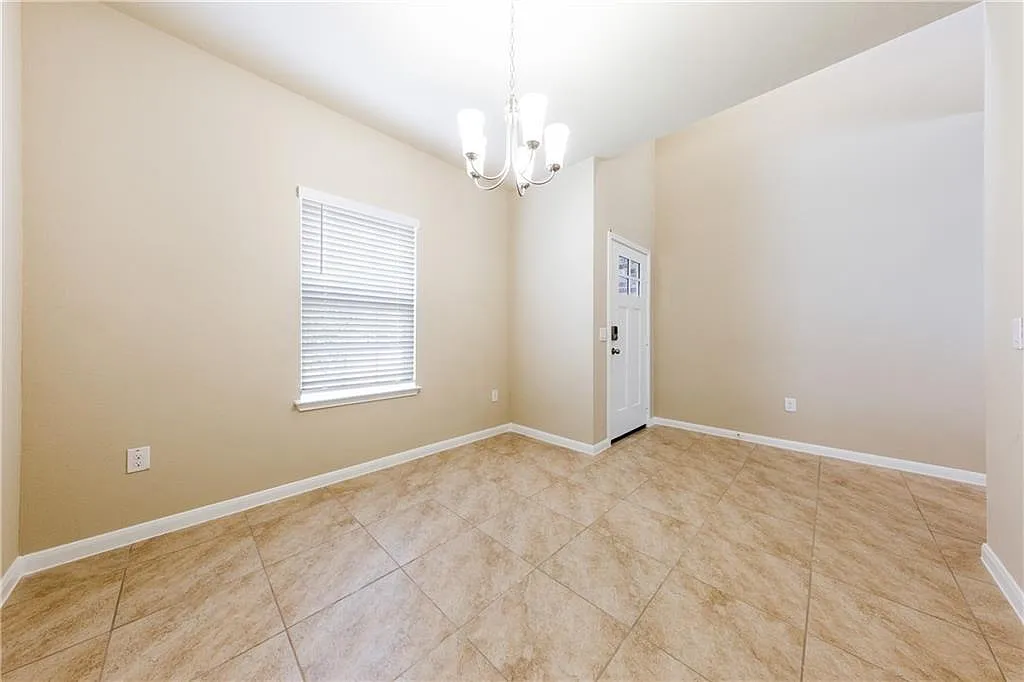4 bed, 2.5 bath, 2361 sqft, $2,495 — Photo 4