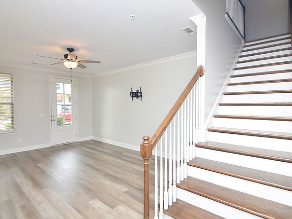 4th image of 1422 Channing Dr