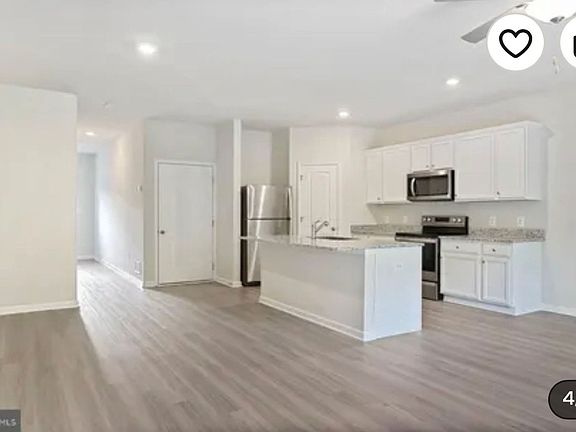 5th image of 28 Cranston Ct