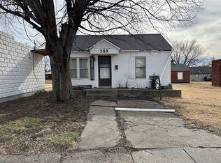 509 E 7th St, Hoisington, KS 67544