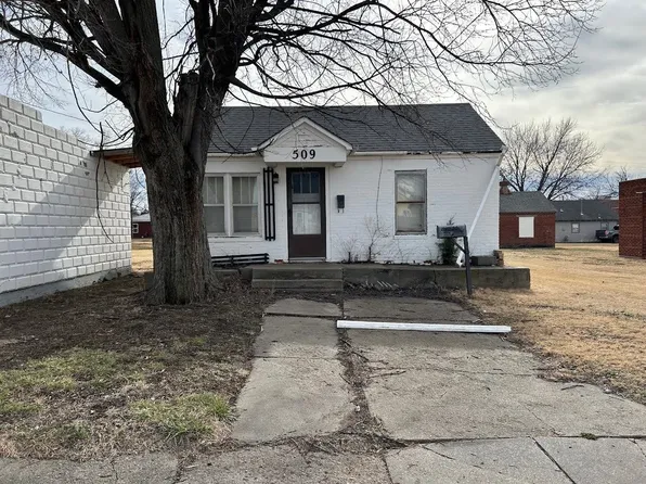509 E 7th St, Hoisington, KS 67544