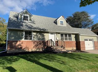 1 Grant Ave, Albertson, NY 11507