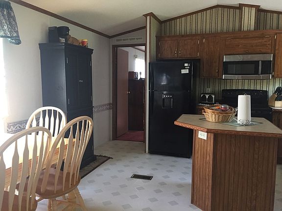 3rd image of 95 Eastview Dr