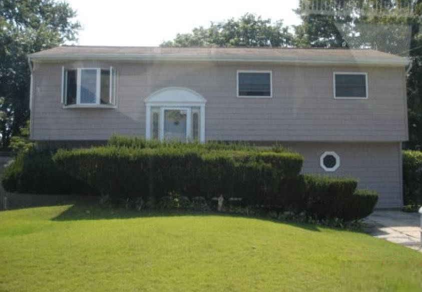 1st image of 10 Lark Dr