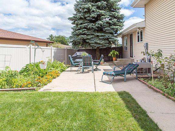 2nd image of 2707 Harvest Dr
