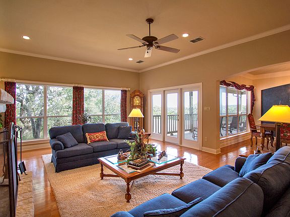 Walls of windows with views of the country