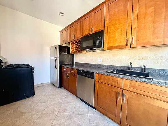 4th image of 21-77 33rd St #5E
