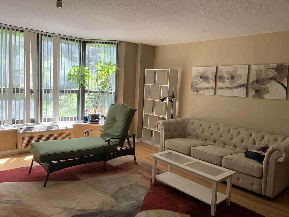 1st image of 899 S Plymouth Ct APT 105