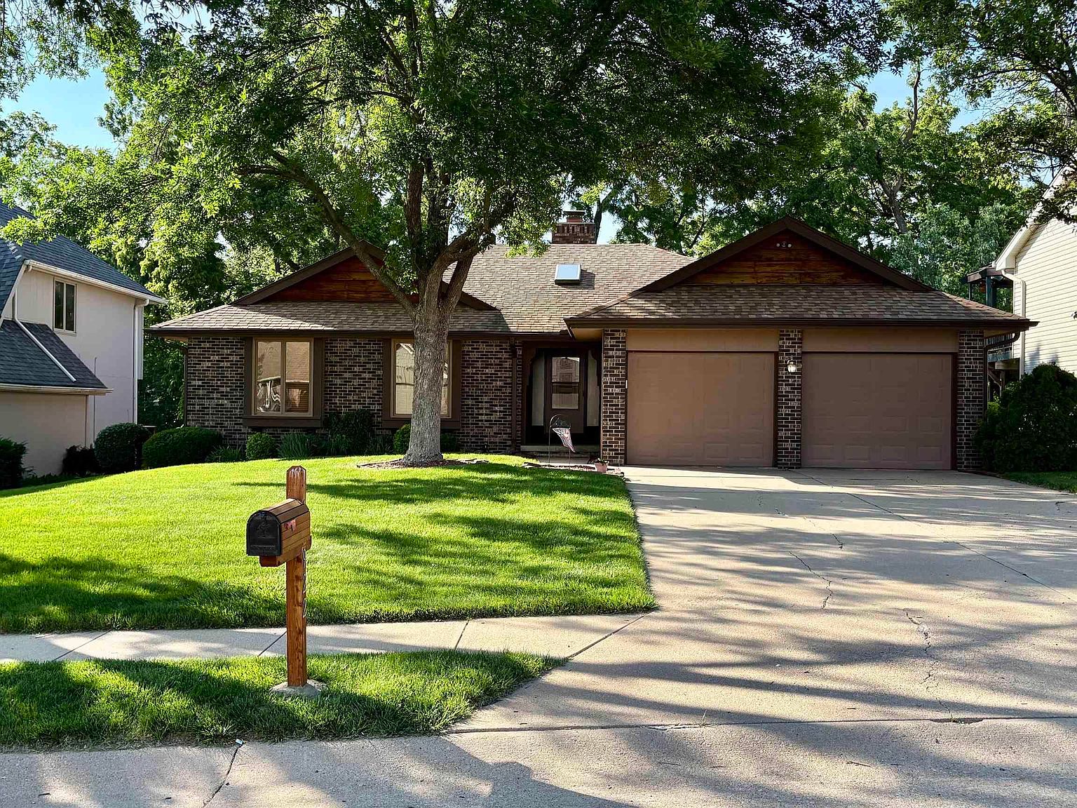 15922 Nottingham Dr, Omaha, NE 68118 | Zillow