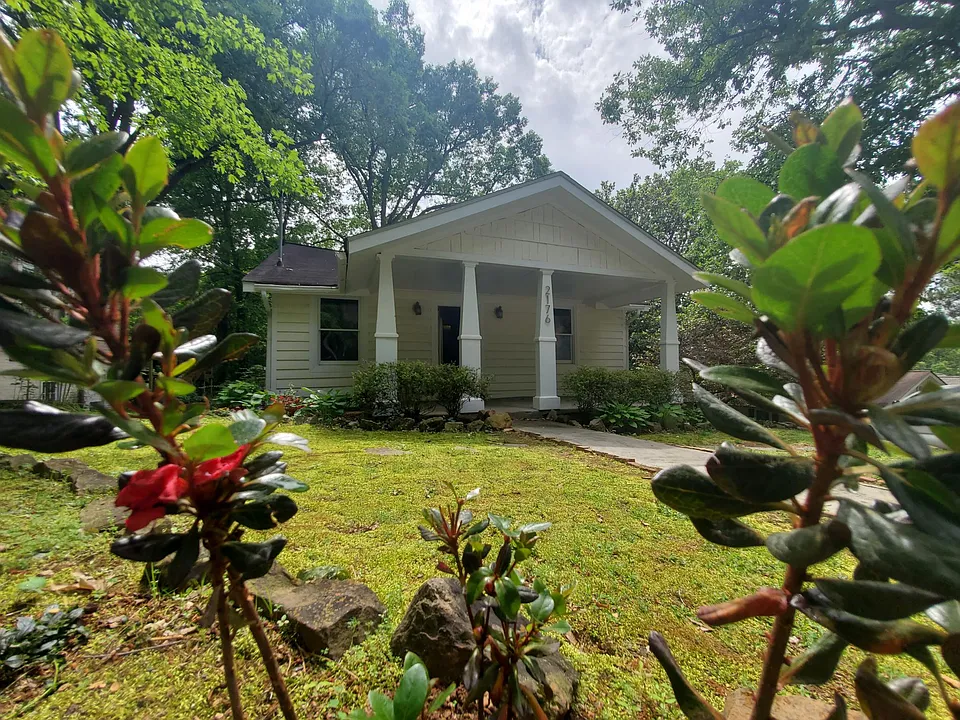 2176 Main St NW