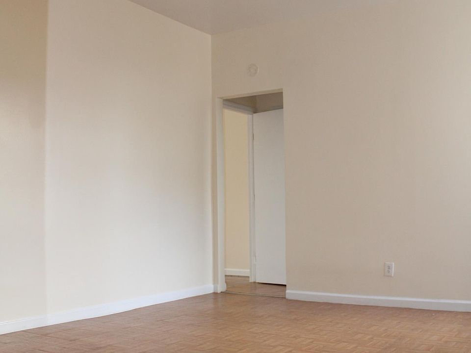 2nd image of 1084 New York Ave