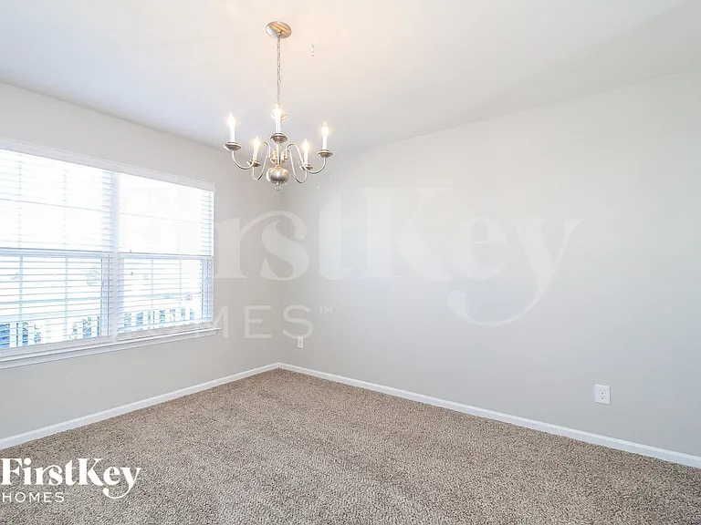 1438 Waverly St — Photo 5