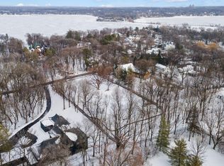 17945 Breezy Point Rd, Wayzata, MN 55391