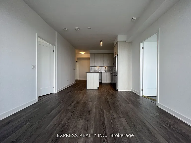 105 Oneida Cres #LPH06 — Photo 4
