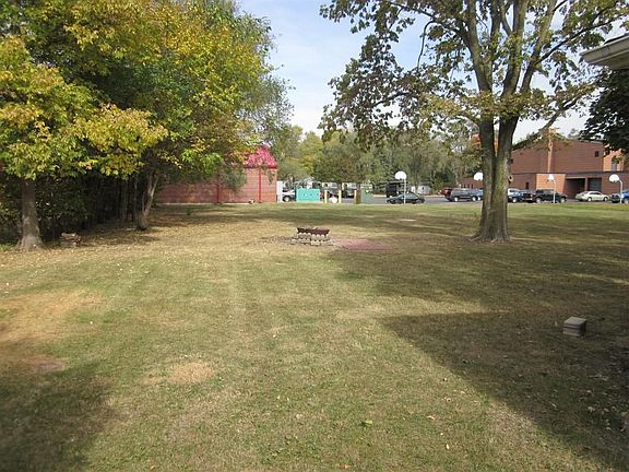 Yard 0.58 Acres