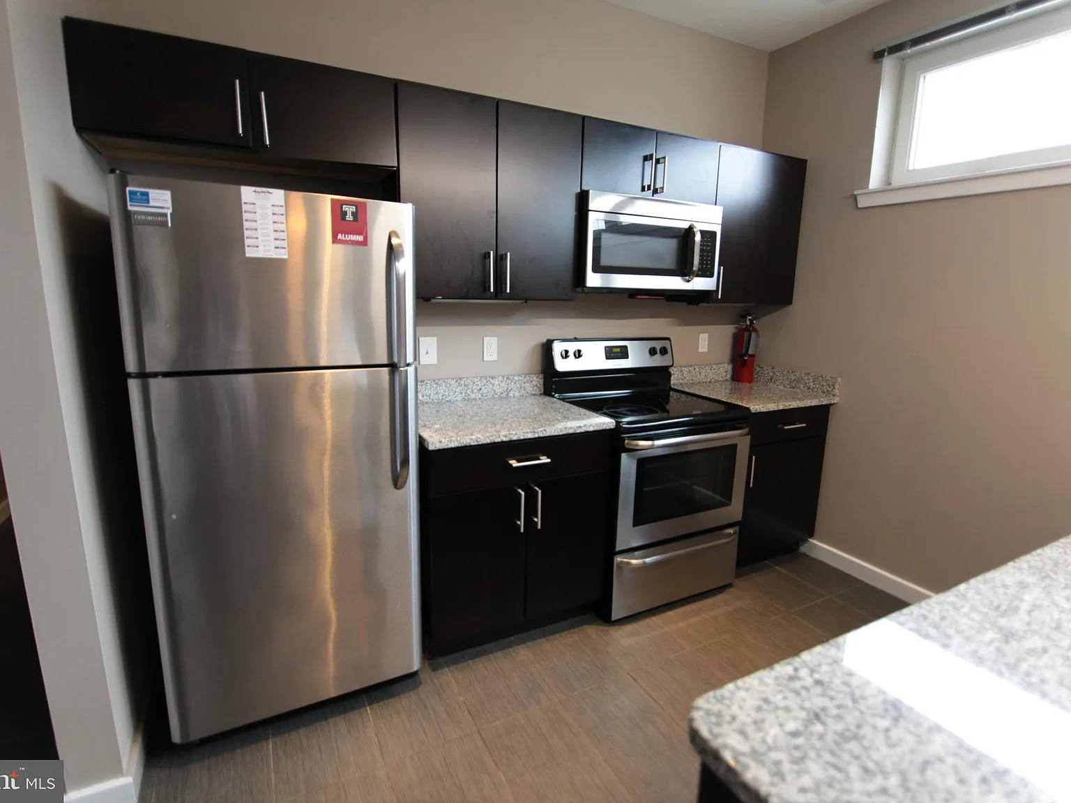 4 bed, 2489 sqft, $2,900 — Photo 3