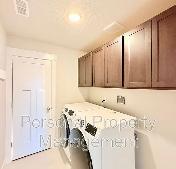 1530 NW 29th Pl — Photo 17