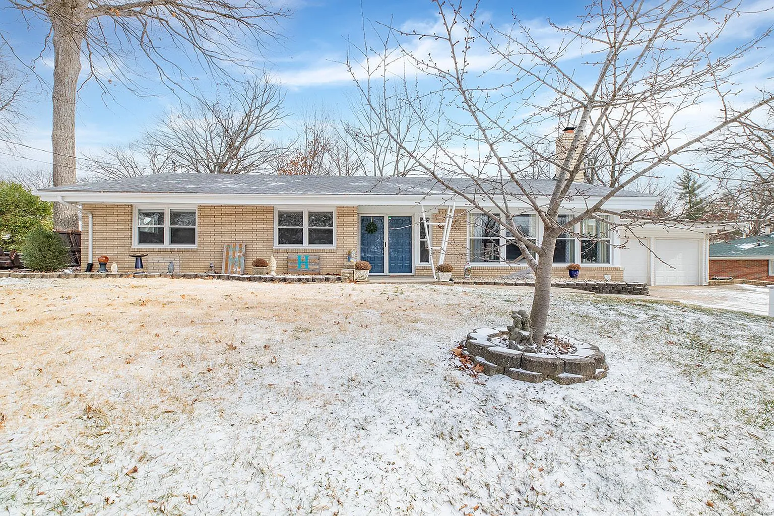 192 Valley Dr photo 1