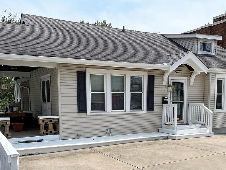 735 S Grand Ave — Photo 2