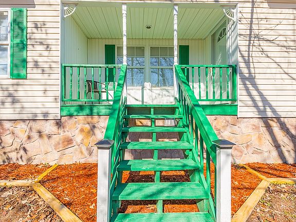 4th image of 204 Saddle Horse Cir