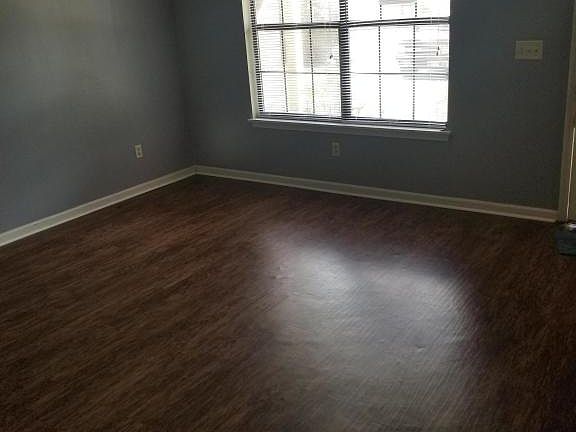 4th image of 2422 Woodstock Ave