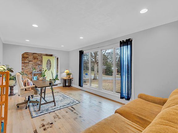 5th image of 6 Devonshire Ln