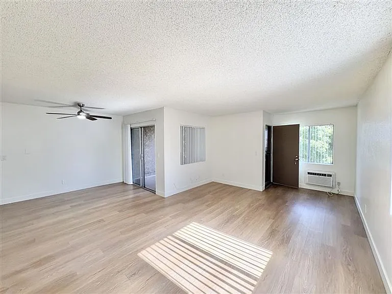 Baylor Apartments - 7531 — Photo 10