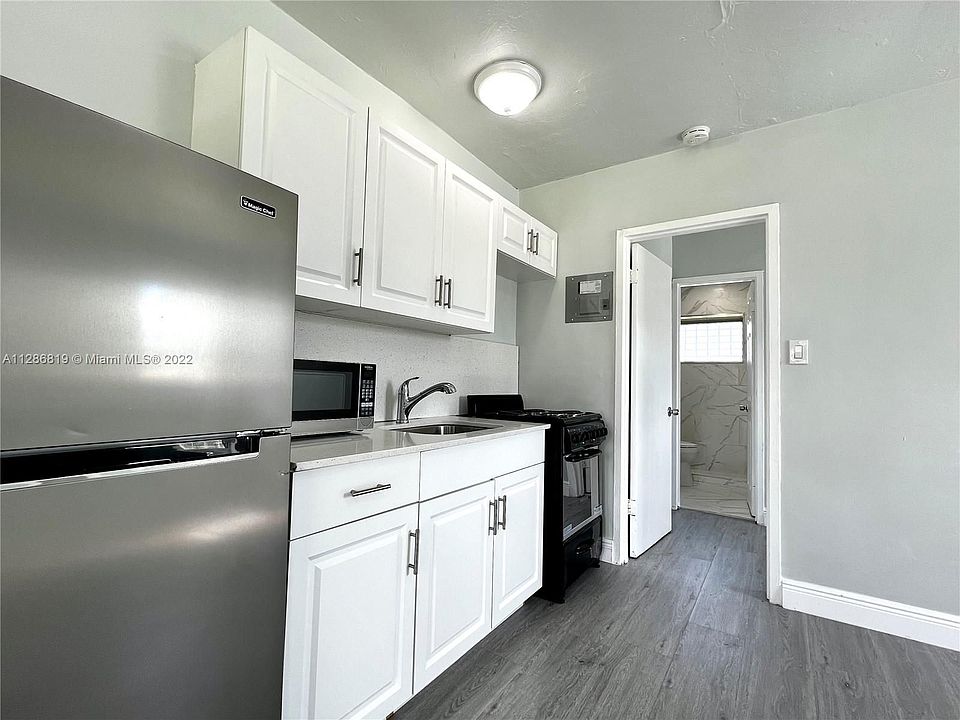 1st image of 2901 NW 18th St #8