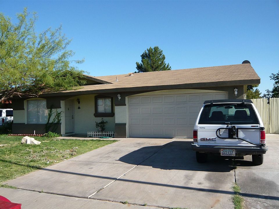 New custom stucco finish and new garage door!