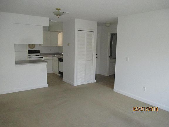 5th image of 2444 SE Garden Ter #301