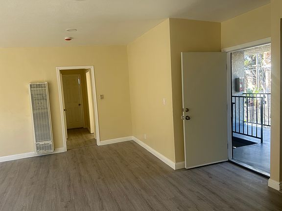 2nd image of 721 W 81st St APT 2