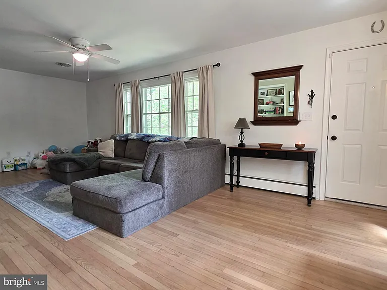 4 Carolee Dr — Photo 6
