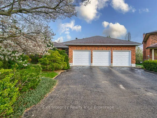 247 Rolling Acres Ct, Kitchener, ON N2A 3W5
