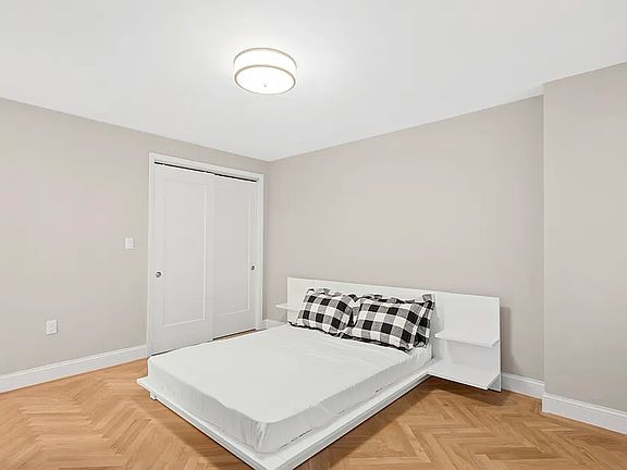 3rd image of 305 E 86th St #16JE