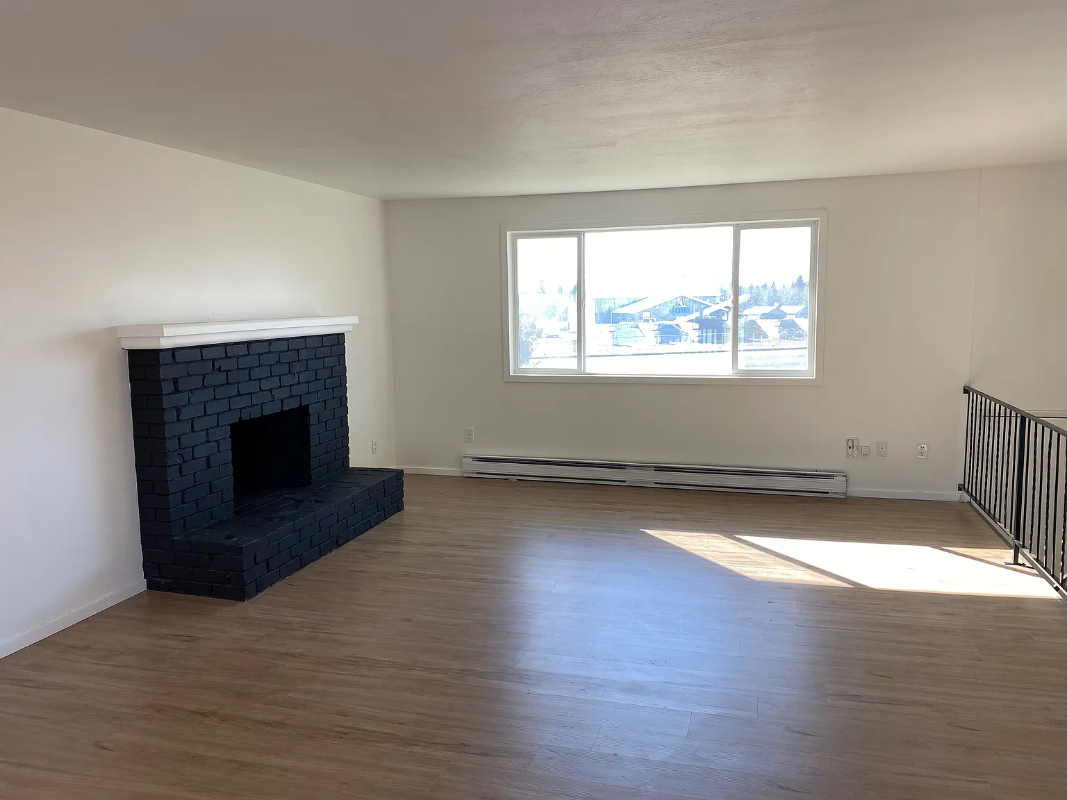 3 bed, 1250 sqft, $1,800 — Photo 2