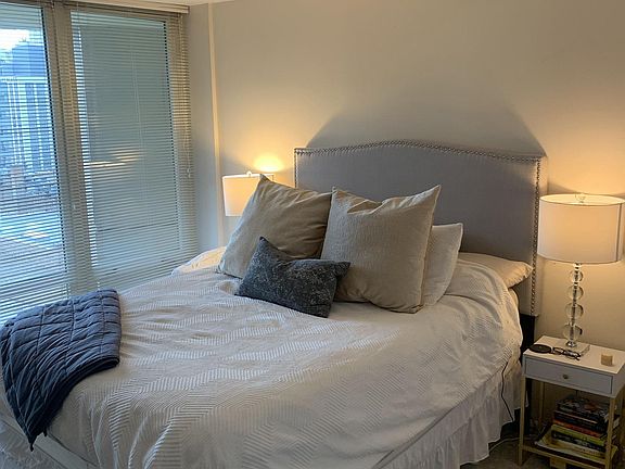 4th image of 345 N La Salle Dr APT 1002