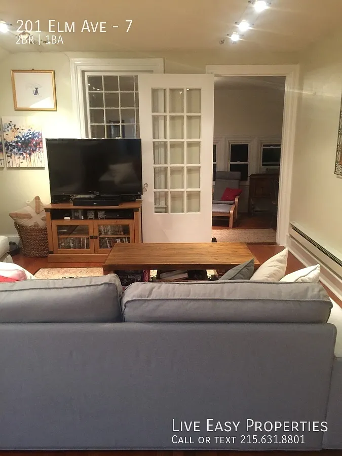 Large, Sunny Swarthmore 2 Bdrm plus bonus room - Great Location, Quiet Residential Street — Photo 4